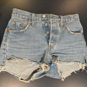 Levi’s 501® High Rise Women's Shorts
Oxnard Athens - Medium Wash Size 23